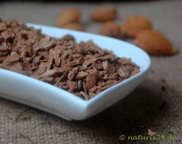 Mandelschalen geröstet geschnitten Mandelschalen geröstet geschnitten