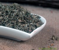 Wald-Erdbeerblätter geschnitten Wald-Erdbeerblätter geschnitten