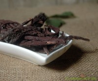 Alkannawurzel ganz Alkannawurzel ganz